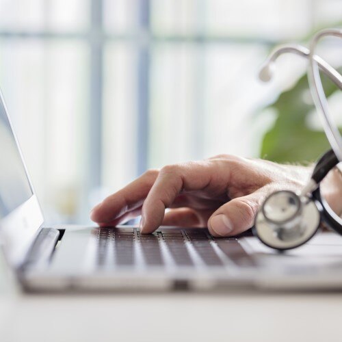 care laptop health gezondheid medical doctor pulse